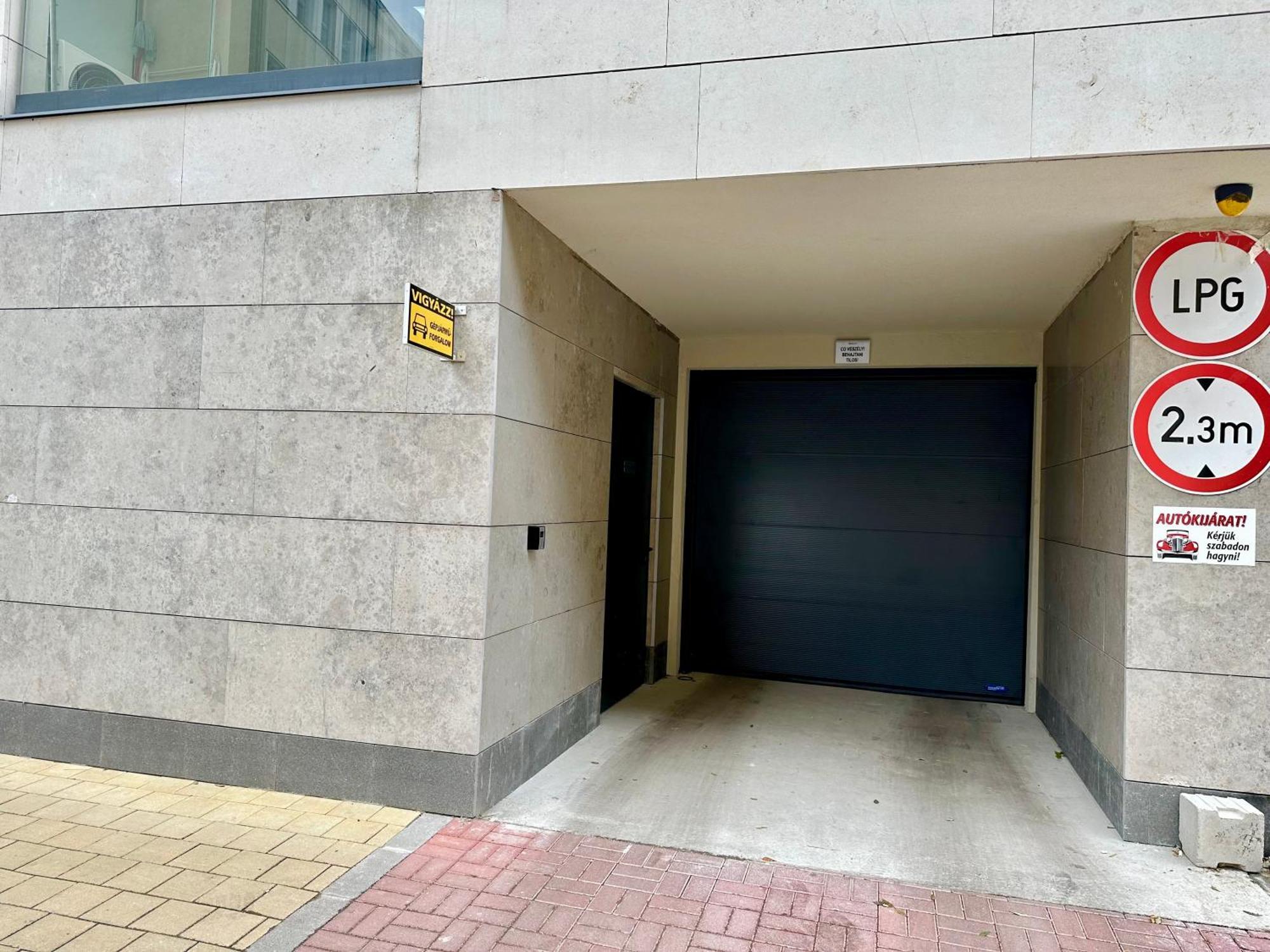 River Passage Budapest Garage/Ac/Balcony Exterior photo